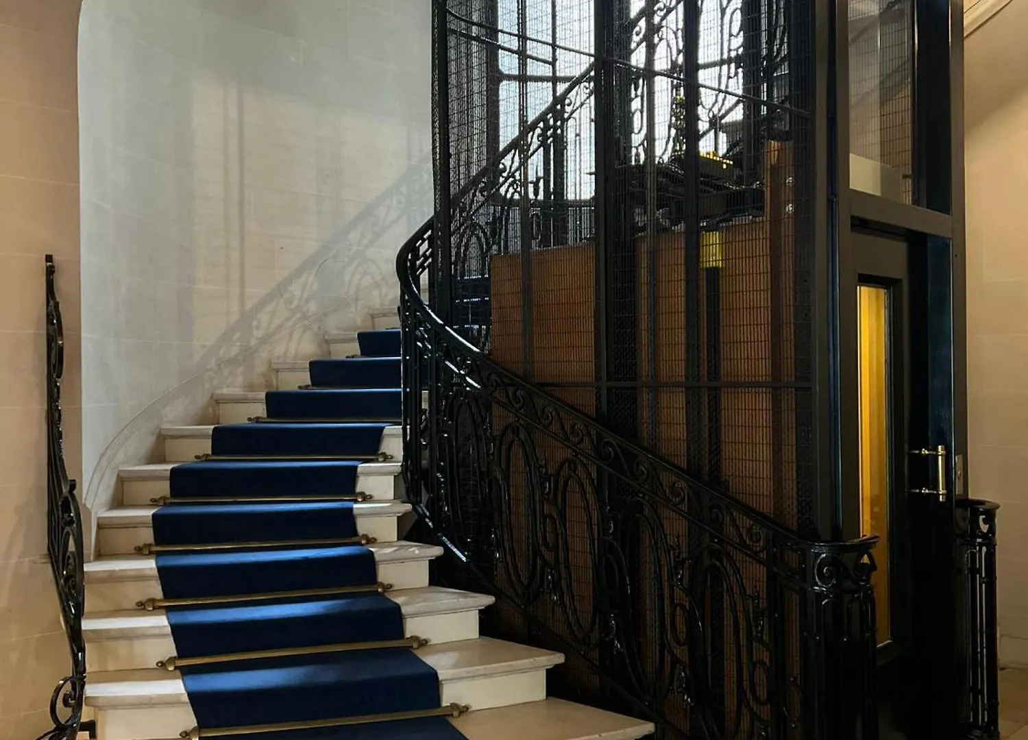 Apartment 4 Bedroom Prestigious Baroque Near Trocadero *