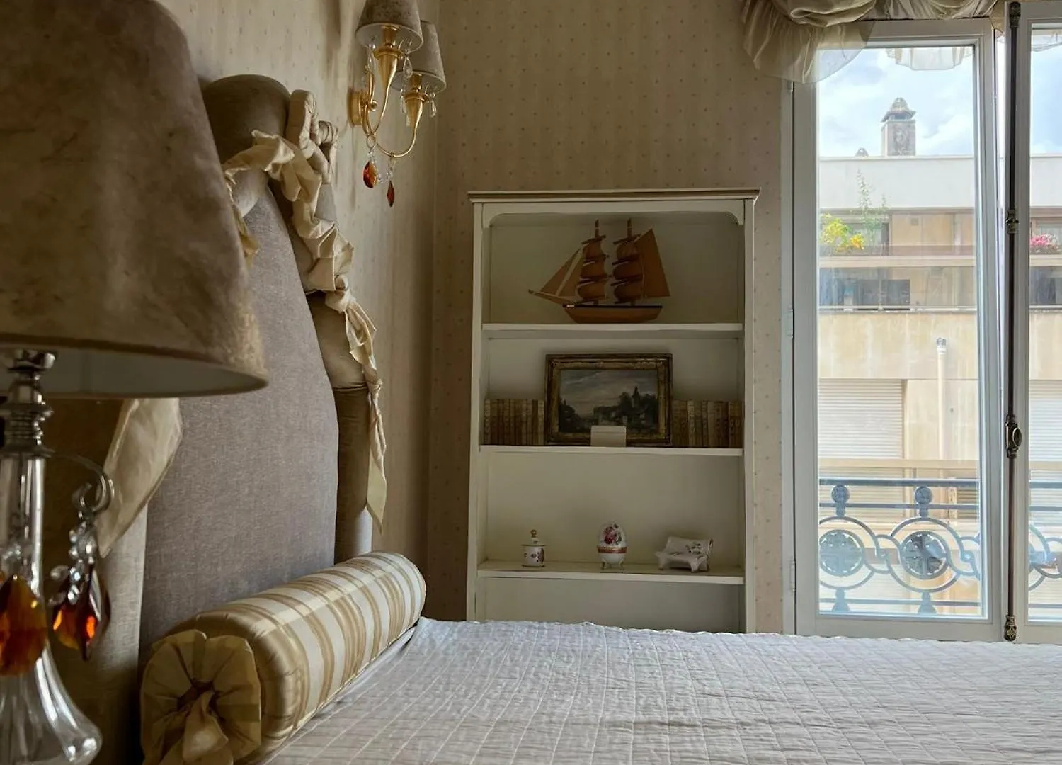 4 Bedroom Prestigious Baroque Near Trocadero Paris