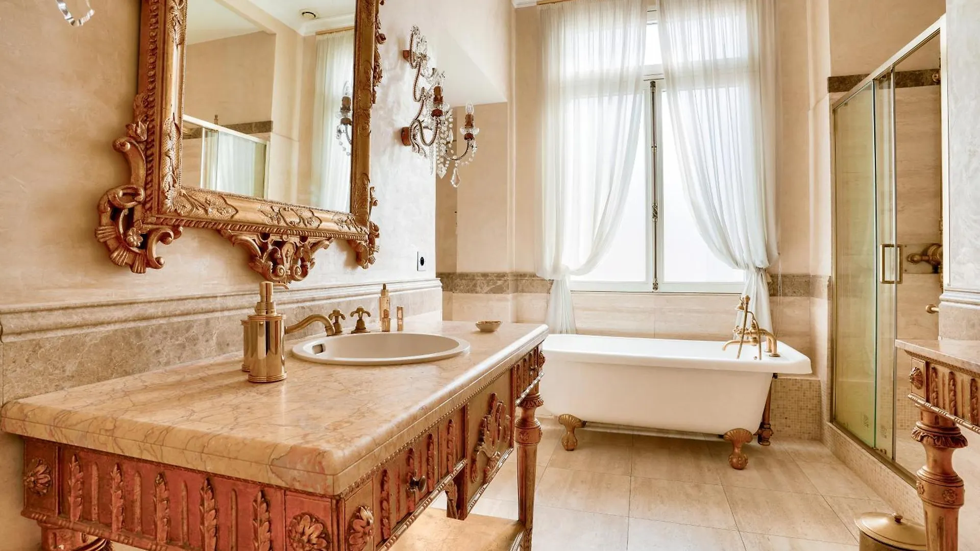 4 Bedroom Prestigious Baroque Near Trocadero